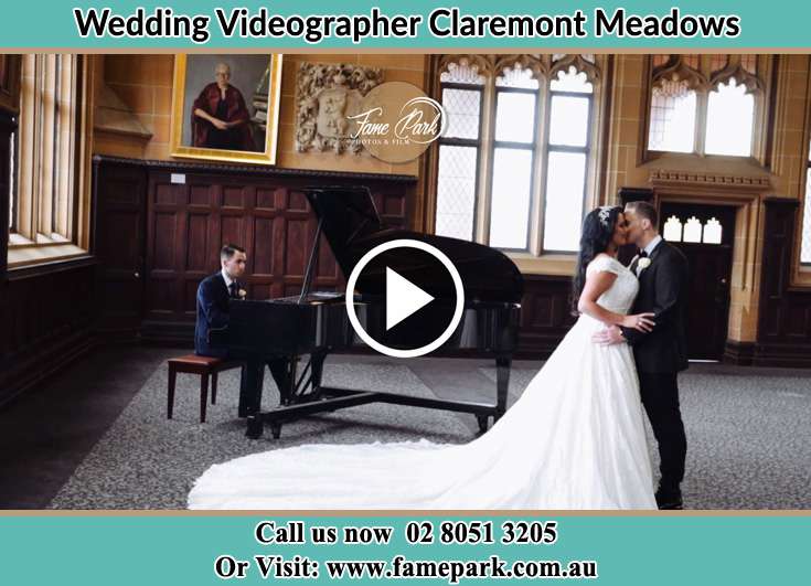 Bride and Groom kissed near the pianist Claremont Meadows NSW 2747