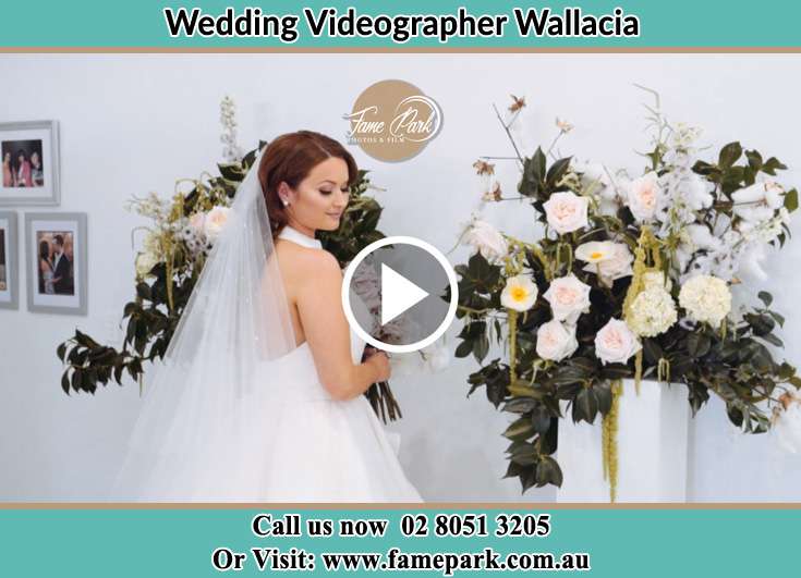 The Bride holding a bouquet of flowers Wallacia NSW 2745