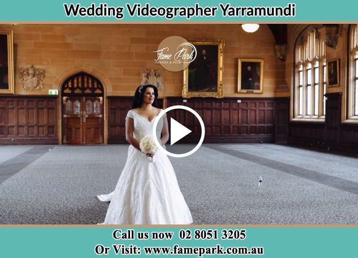 The Bride holding a bouquet of flowers Yarramundi NSW 2753